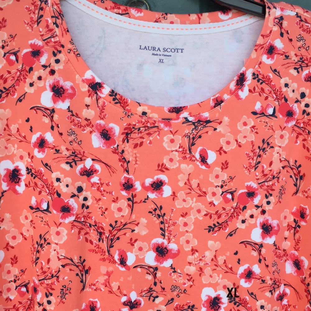Laura Scott Tee NWT